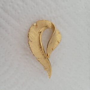 ‎Vintage Goldtone Feather Brooch Pin
